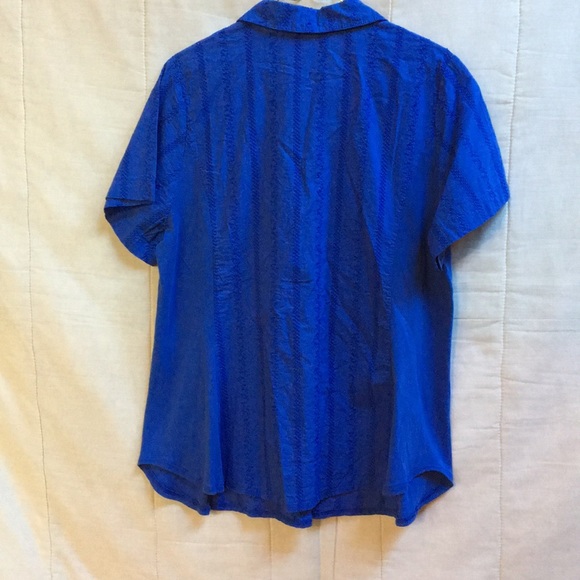 Avenue blue button top - Picture 2 of 6